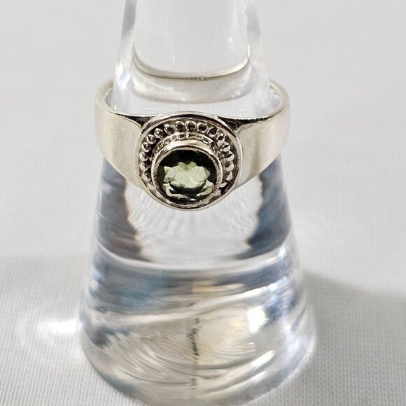 Peridot Sterling Silver ring - Picture 3 of 3